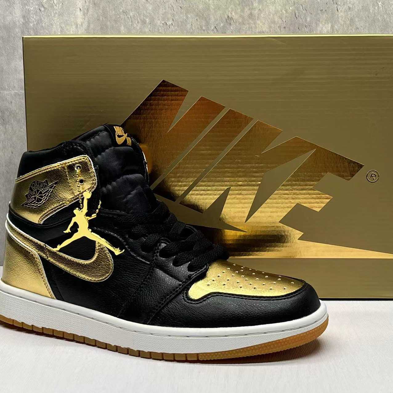 Jordan 1 High OG “Metallic Gold” Sneaker   DZ5485-071 - DesignerGu