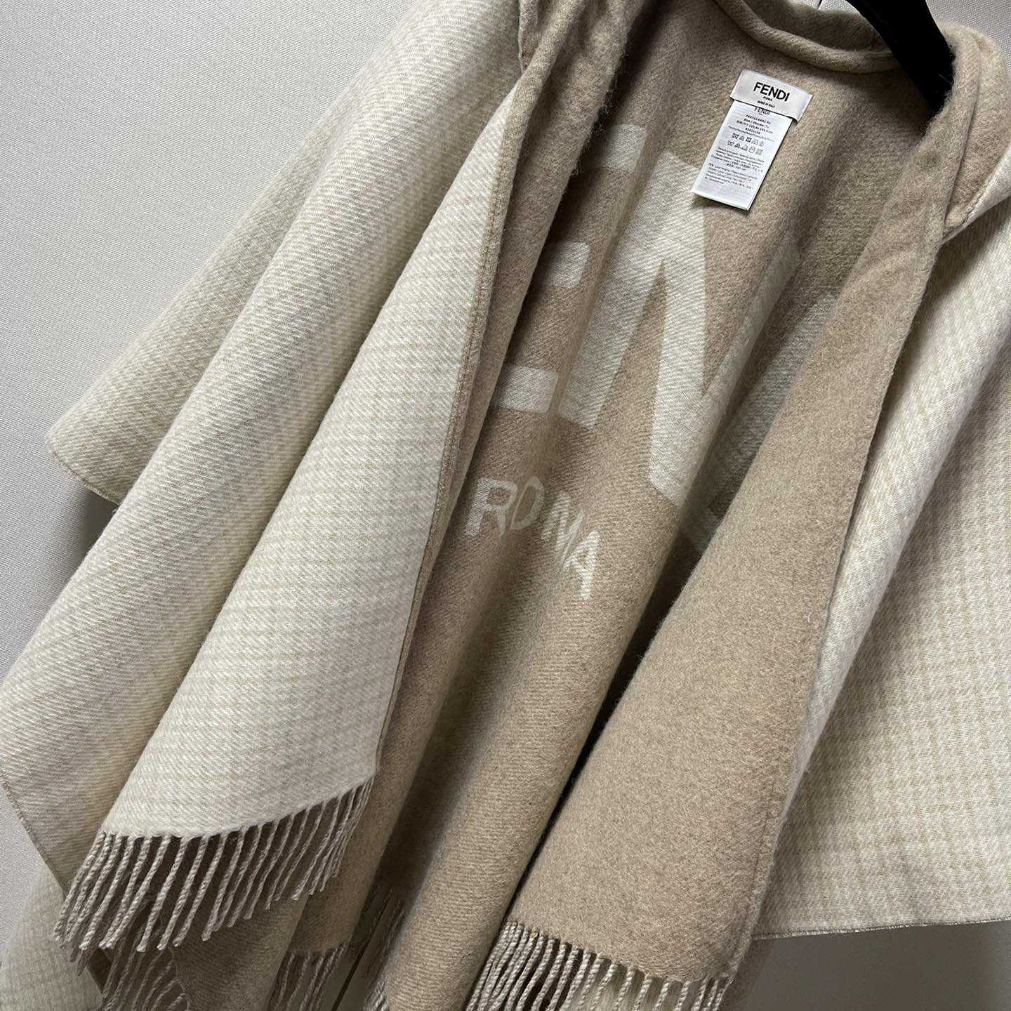 Fendi Poncho  140*160cm - DesignerGu