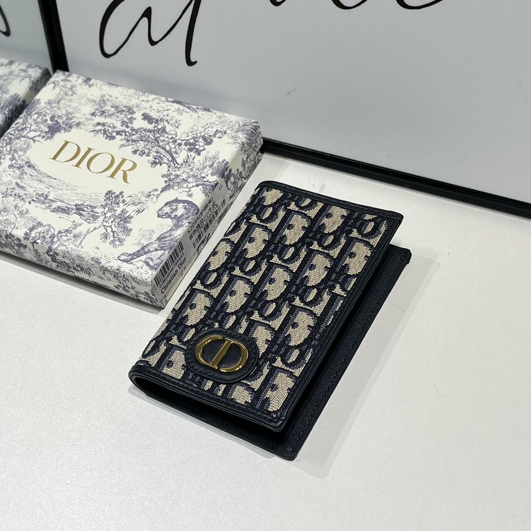 Dior 30 Montaigne Passport Holder - DesignerGu