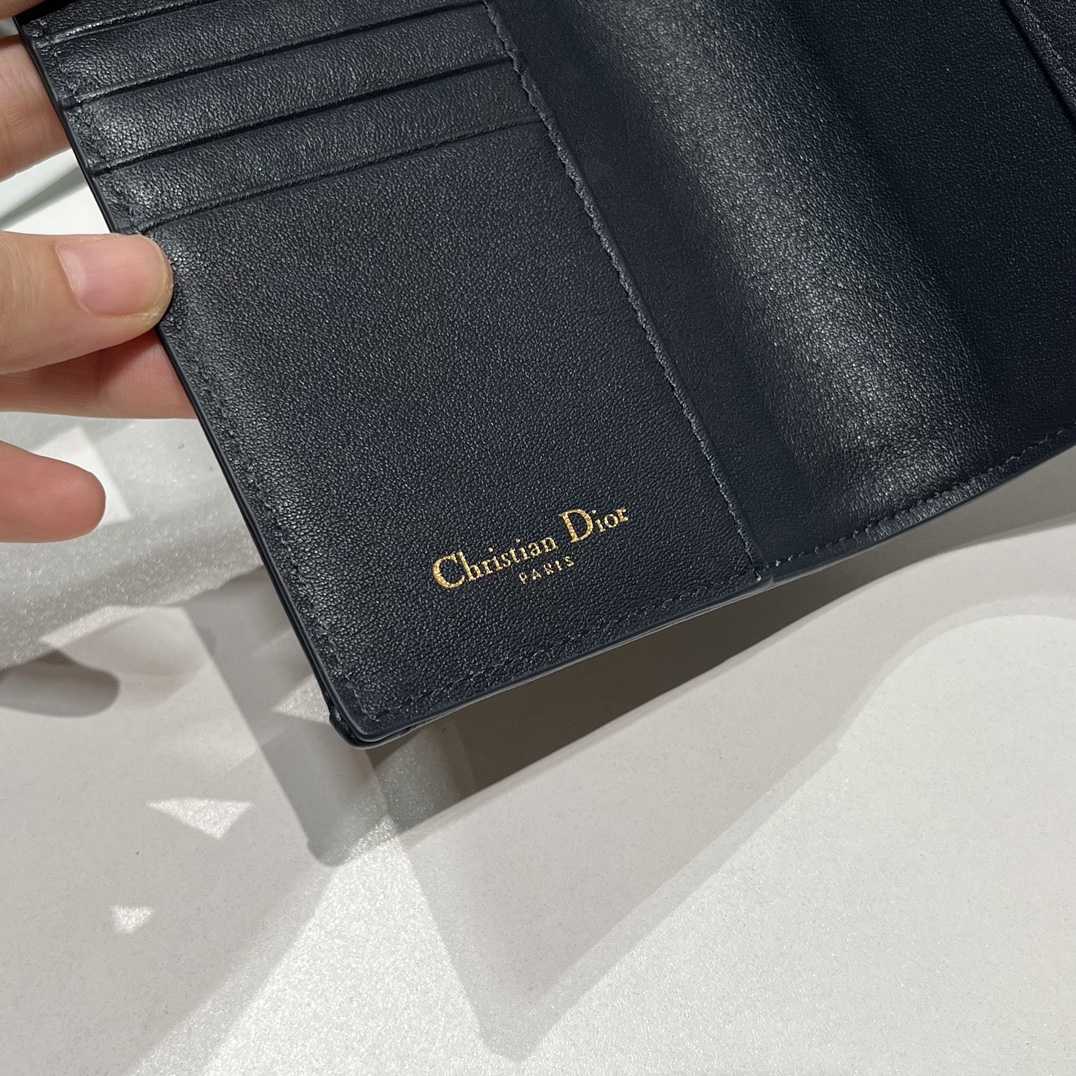 Dior 30 Montaigne Passport Holder - DesignerGu