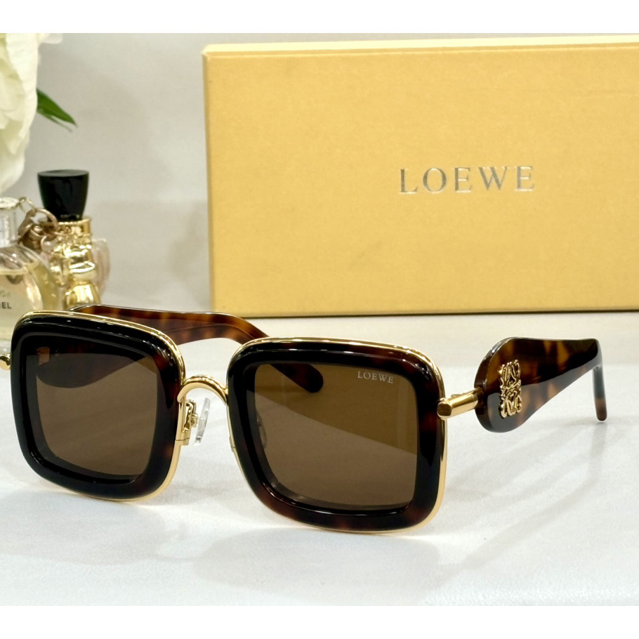 Loewe LW40150U Sunglasses - DesignerGu