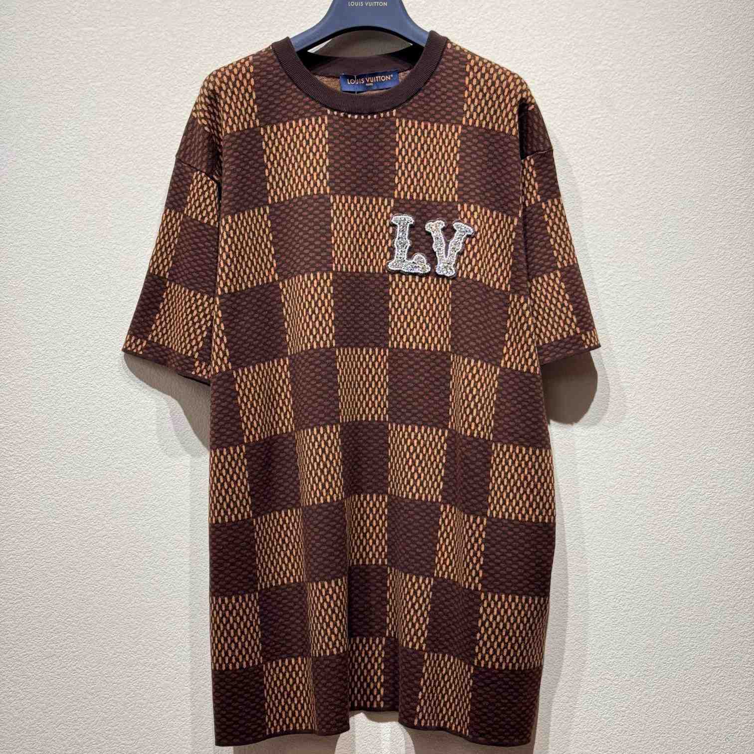 Louis Vuitton Short-Sleeved Cotton Damier Crewneck With Crystal LV Patch     1AFIUP - DesignerGu