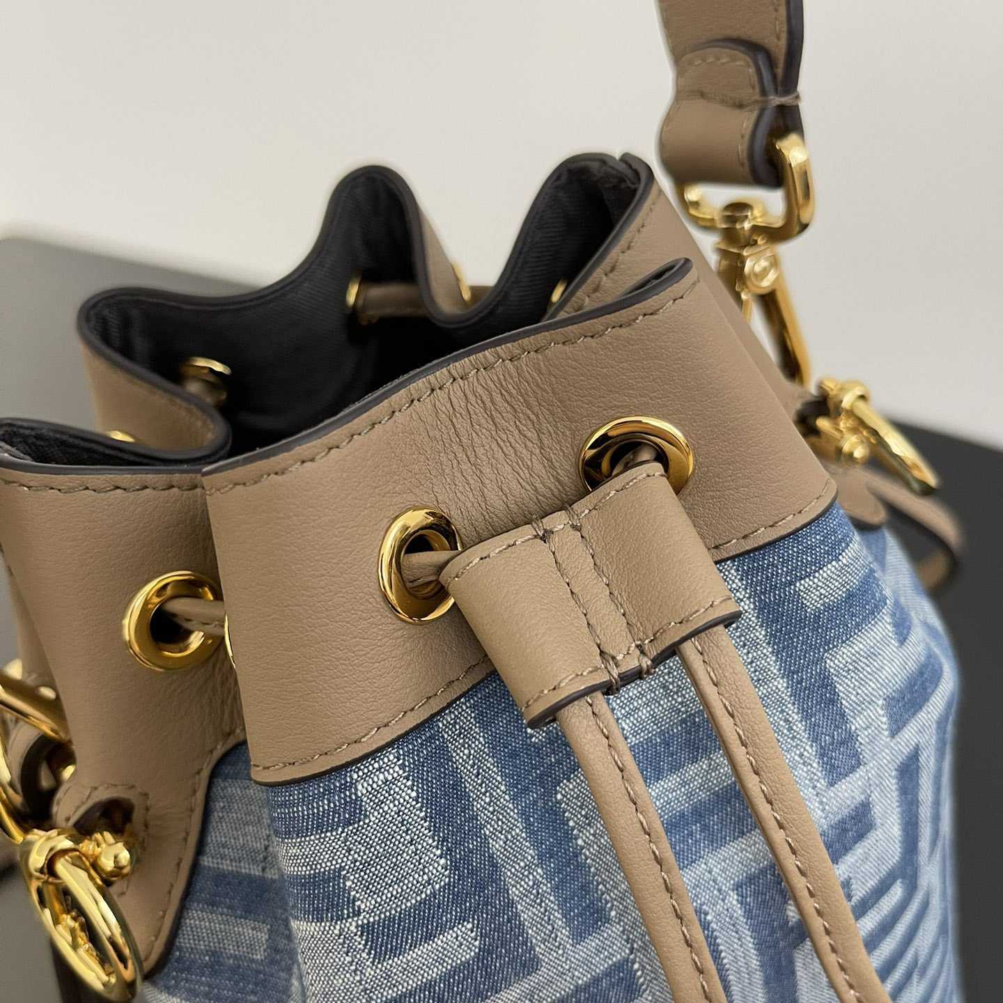 Fendi Mini Mon Tresor Bucket Bag (12x18x10cm) - DesignerGu