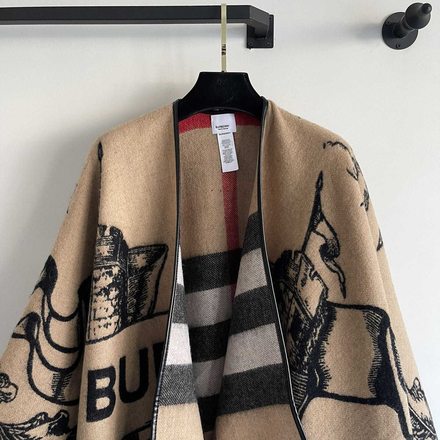 Burberry Poncho - DesignerGu