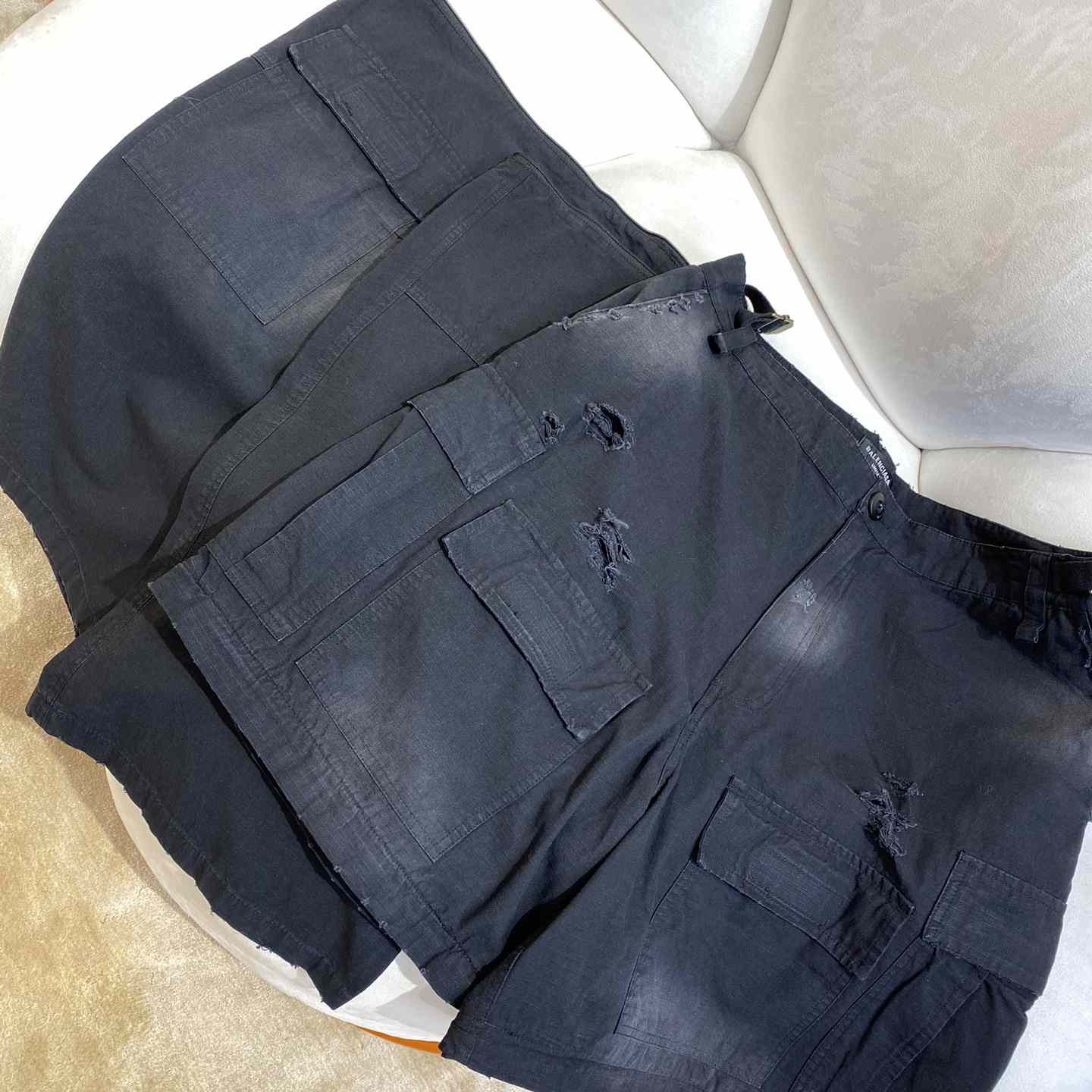 Balenciaga Large Cargo Pants In Black - DesignerGu