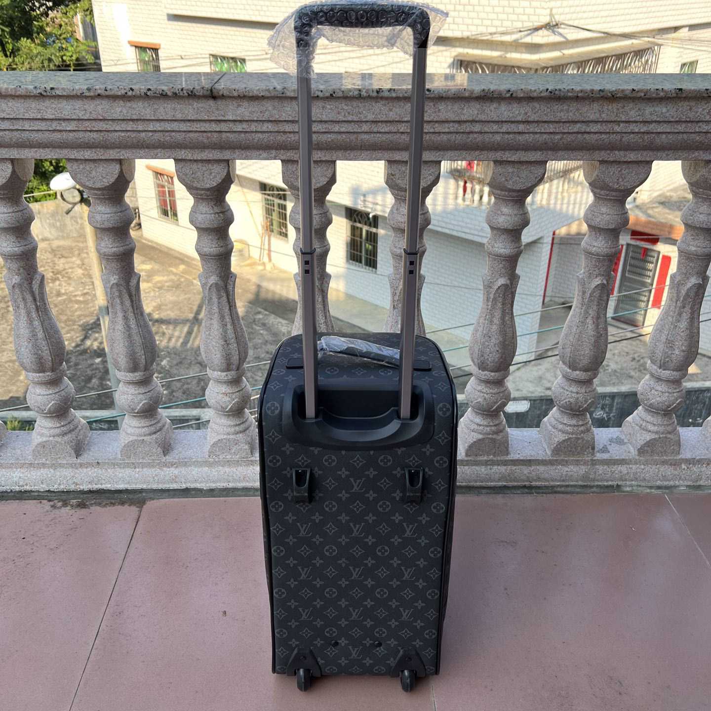 Louis Vuitton Horizon Soft Duffle 55 - DesignerGu