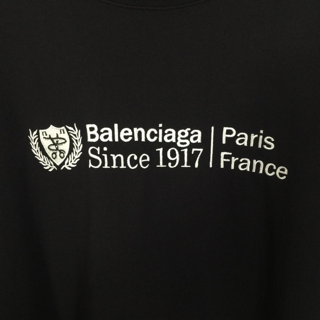 Balenciaga T-Shirt Medium Fit  - DesignerGu