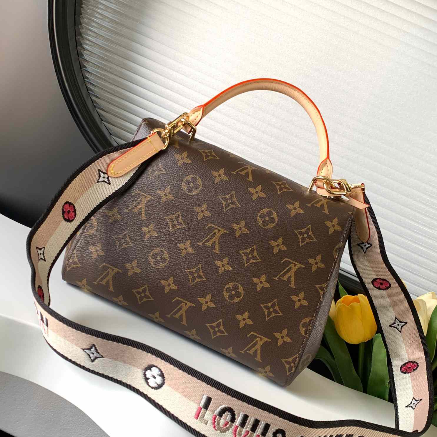 Louis Vuitton Cluny BB  M46372 - DesignerGu