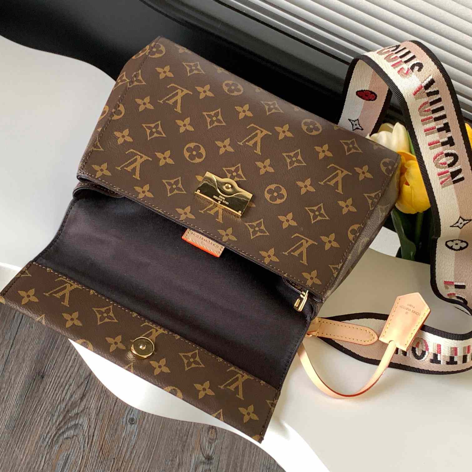 Louis Vuitton Cluny BB  M46372 - DesignerGu