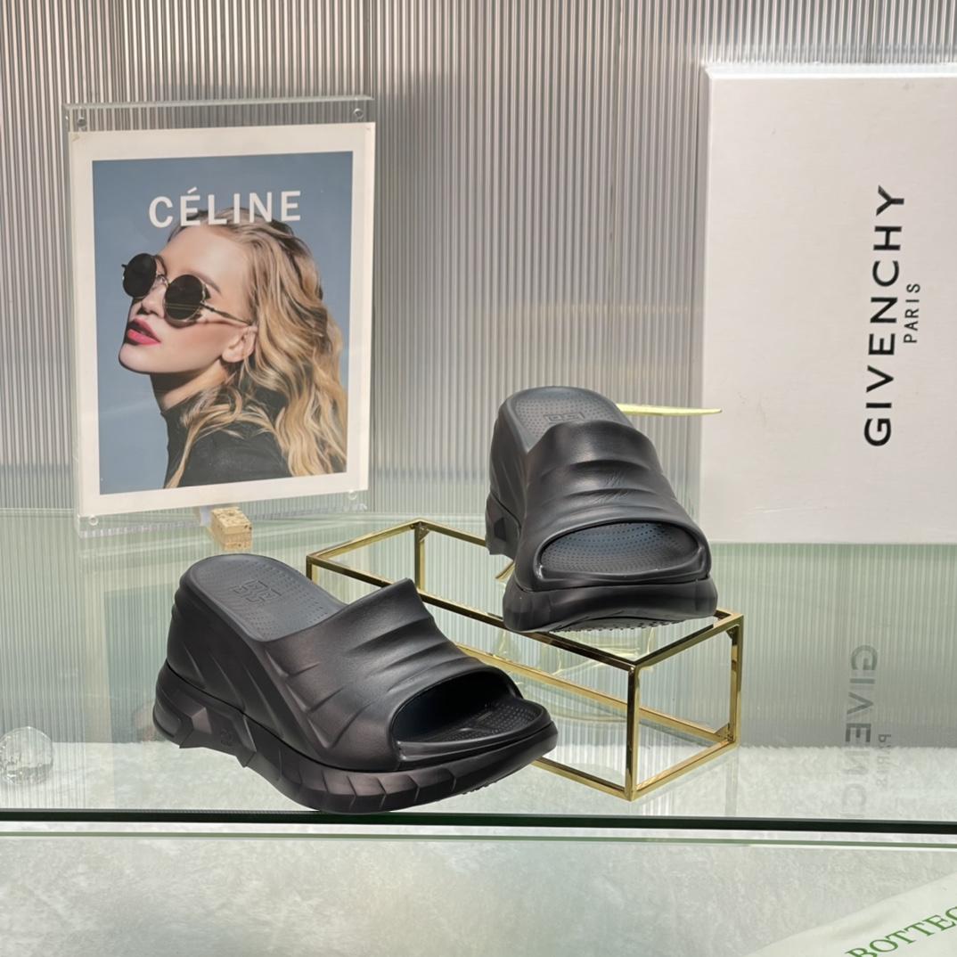 Givenchy Marshmallow Sandals In Rubber - DesignerGu