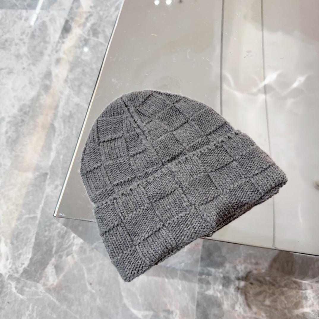 Louis Vuitton Pearls Beanie - DesignerGu