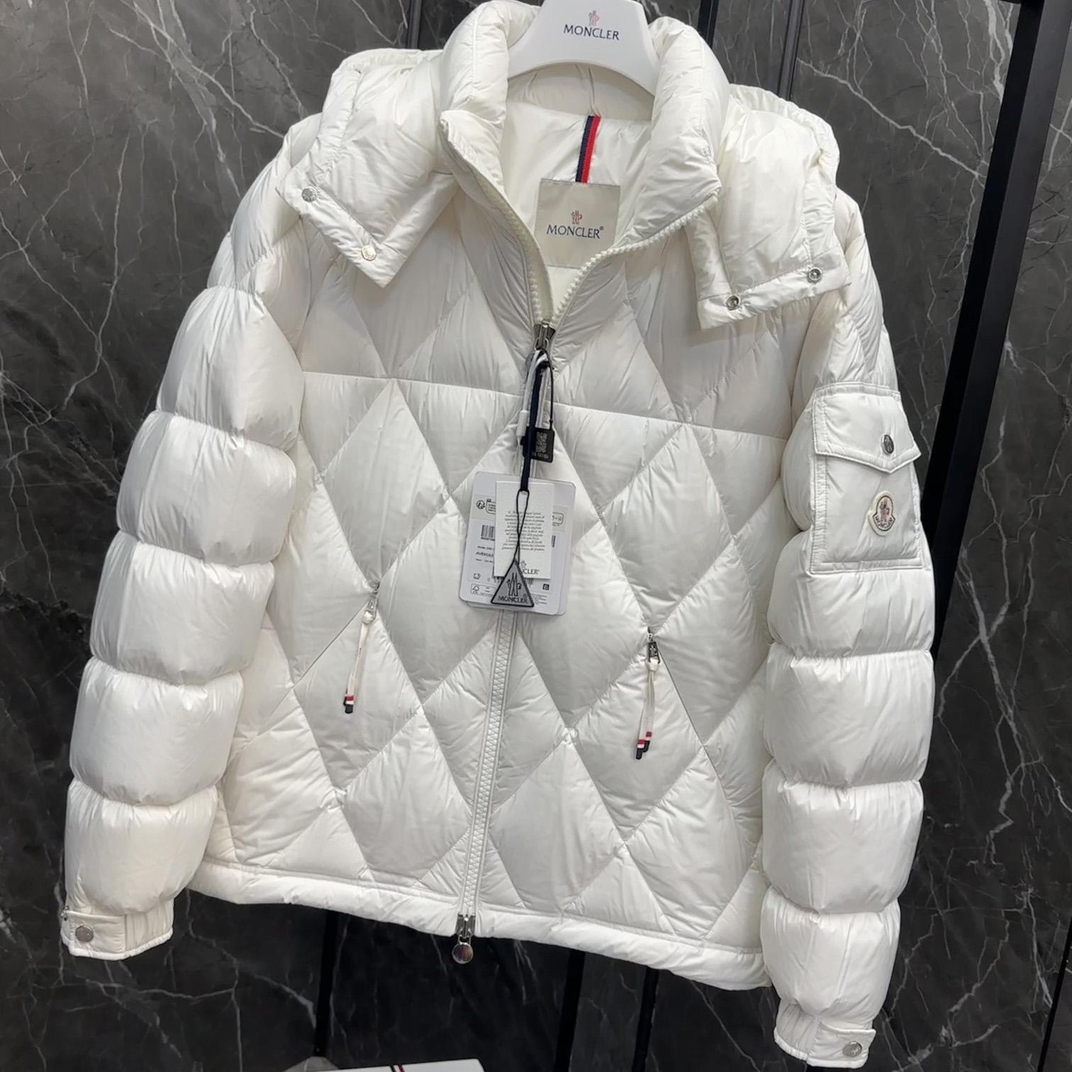 Moncler Averole Short Down Jacket - DesignerGu