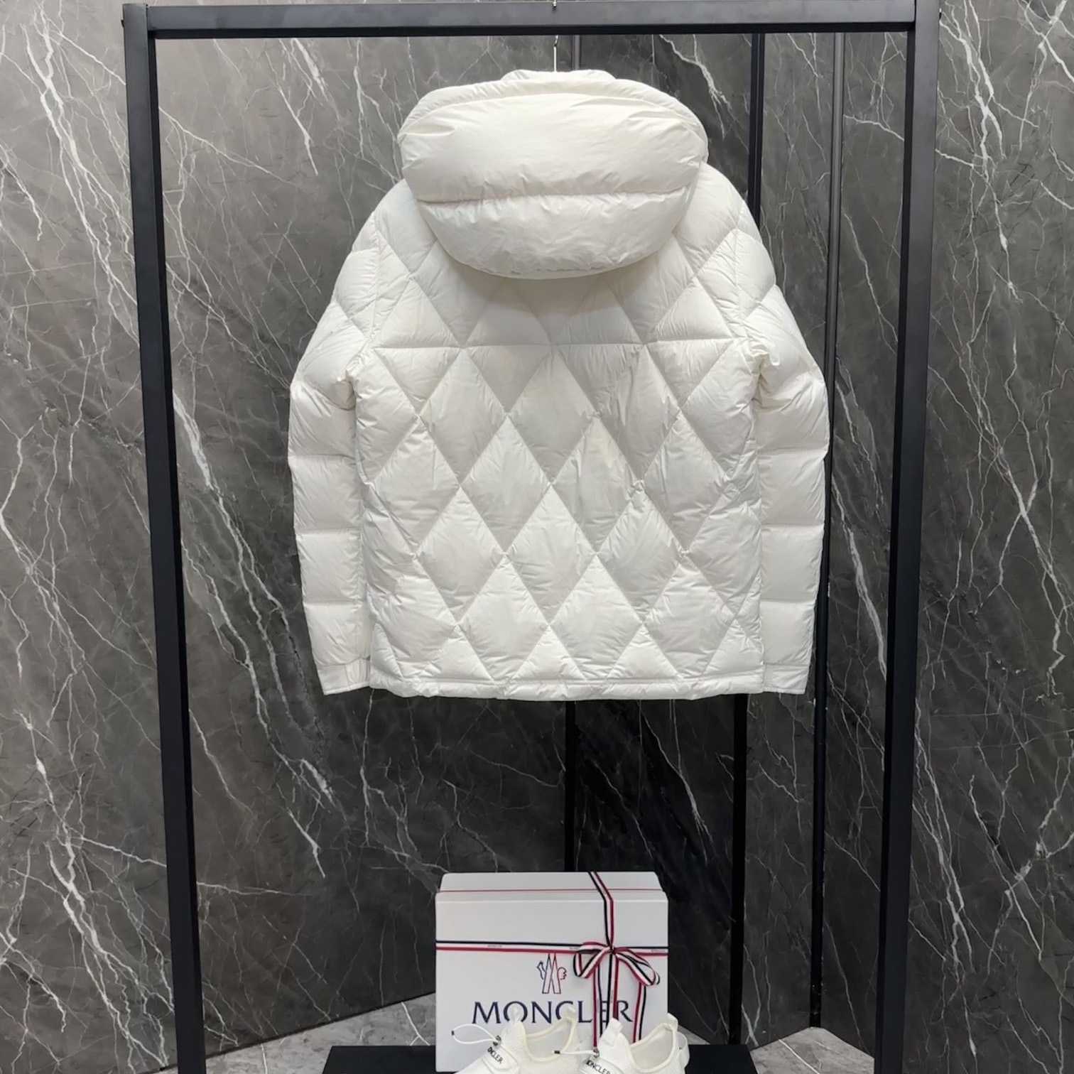 Moncler Averole Short Down Jacket - DesignerGu