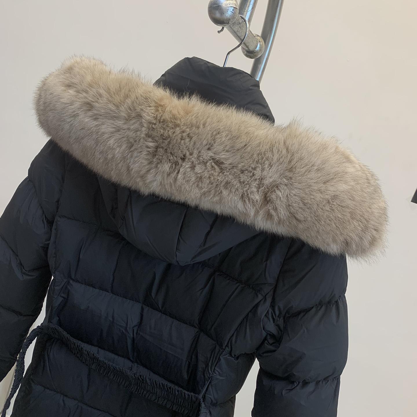 Moncler Leersie Long Down Jacket - DesignerGu