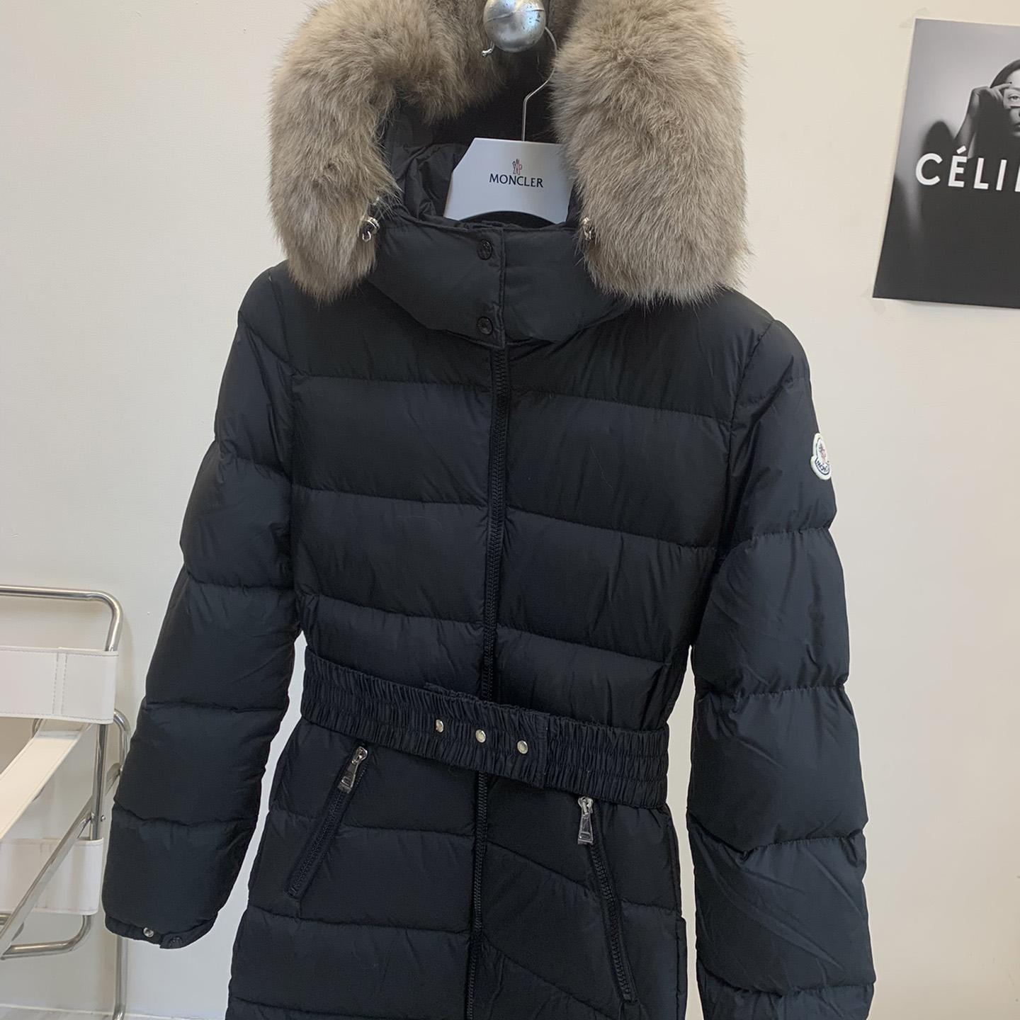 Moncler Leersie Long Down Jacket - DesignerGu