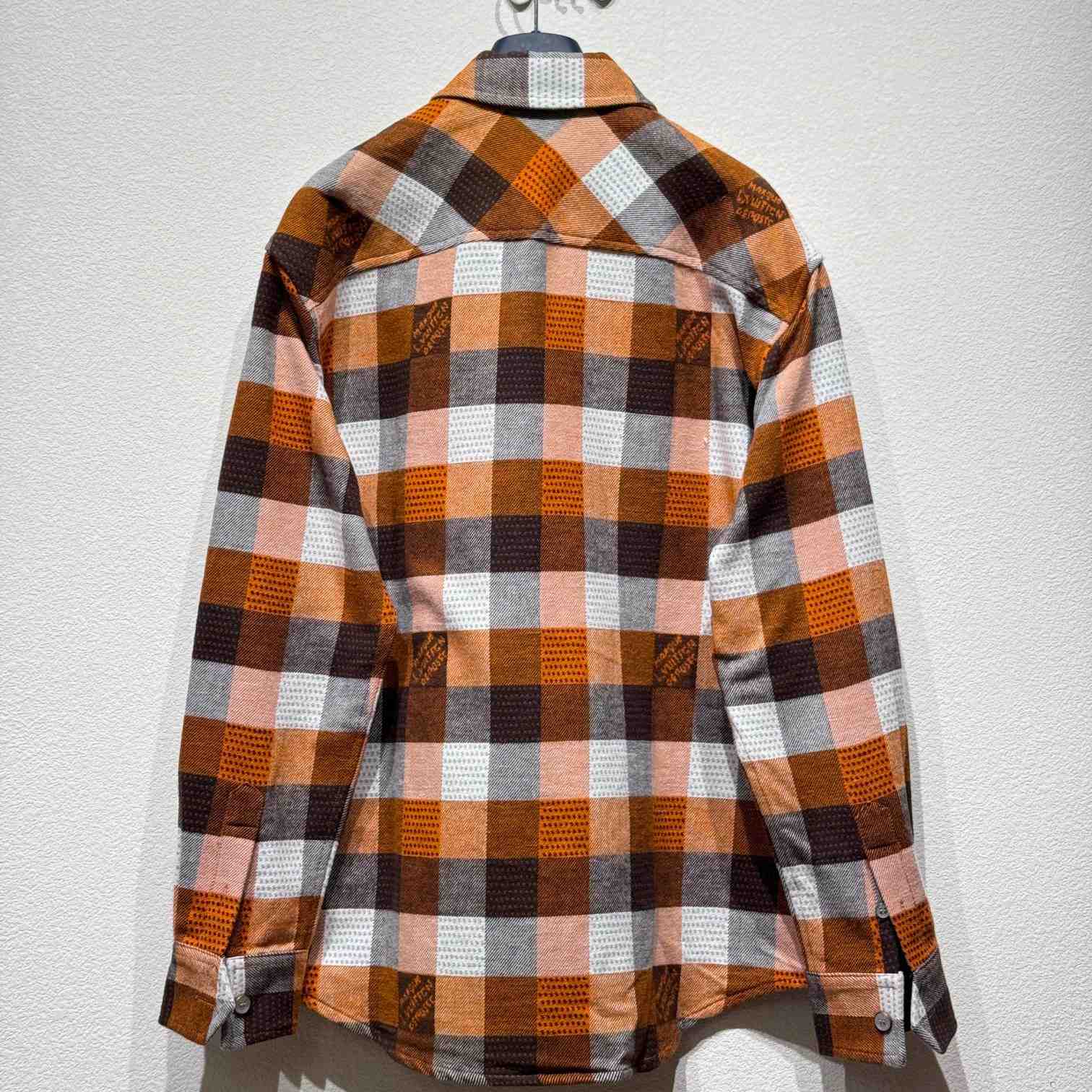 Louis Vuitton Button-Down Long-Sleeved Flannel Shirt  1AFXSJ - DesignerGu