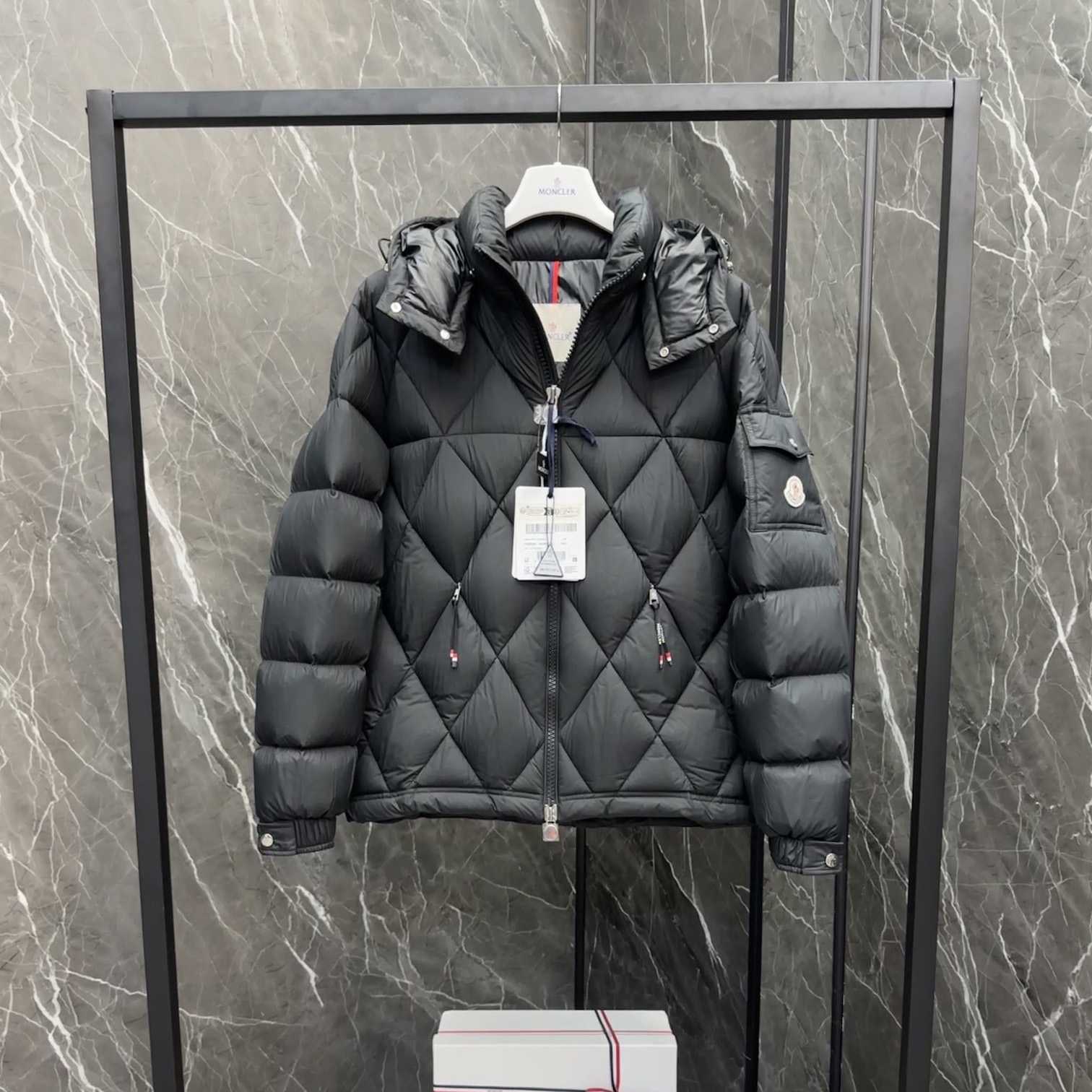 Moncler Averole Short Down Jacket - DesignerGu