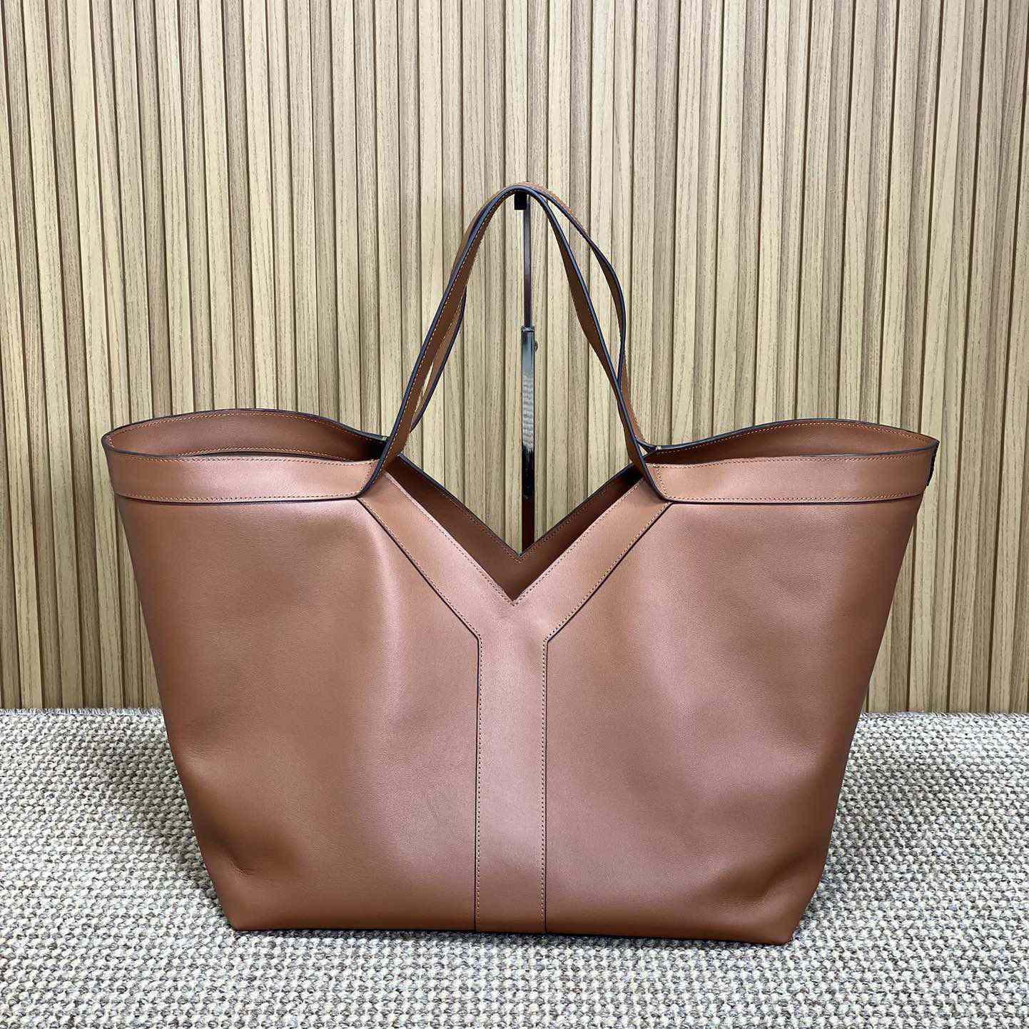 Saint Laurent Y Tote In Leather - DesignerGu