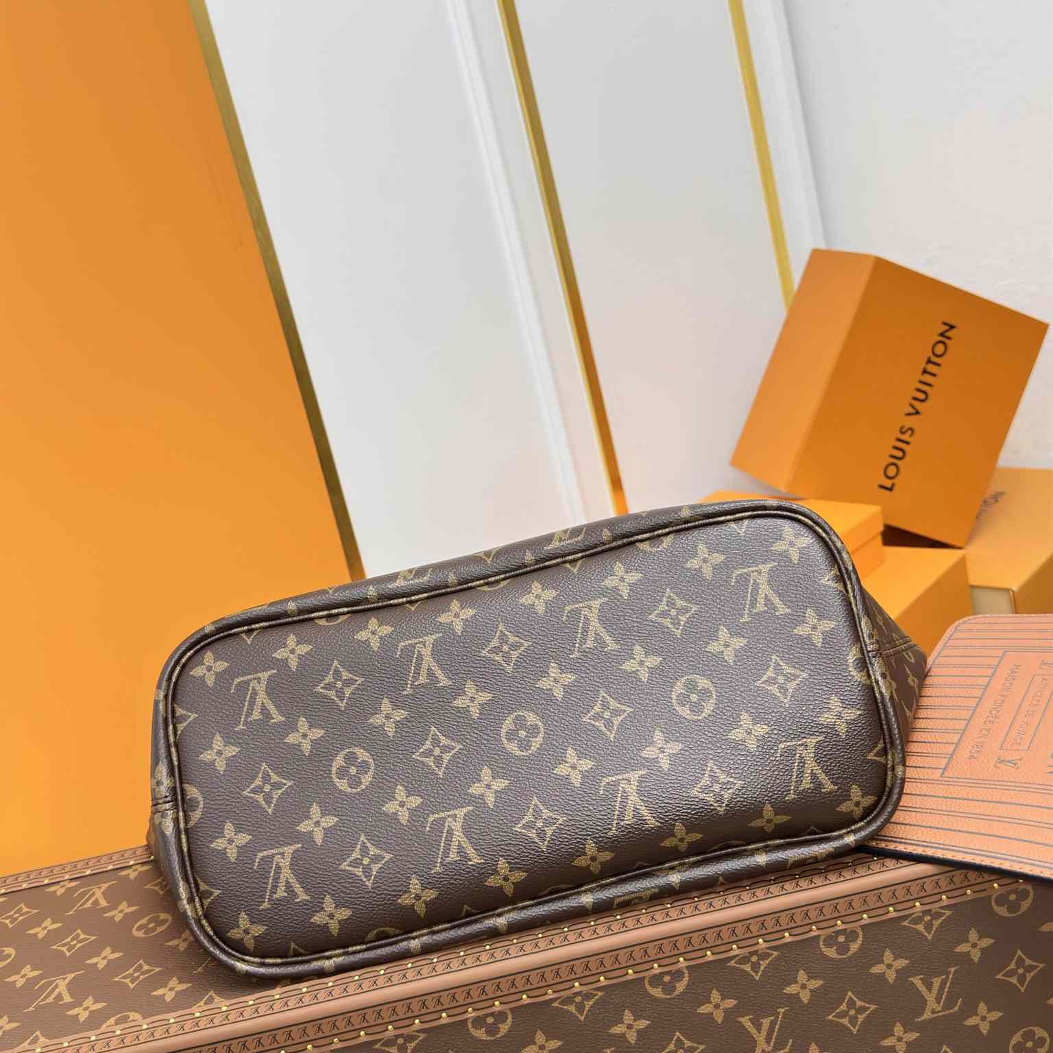 Louis Vuitton Neverfull Inside Out MM   M12061 - DesignerGu