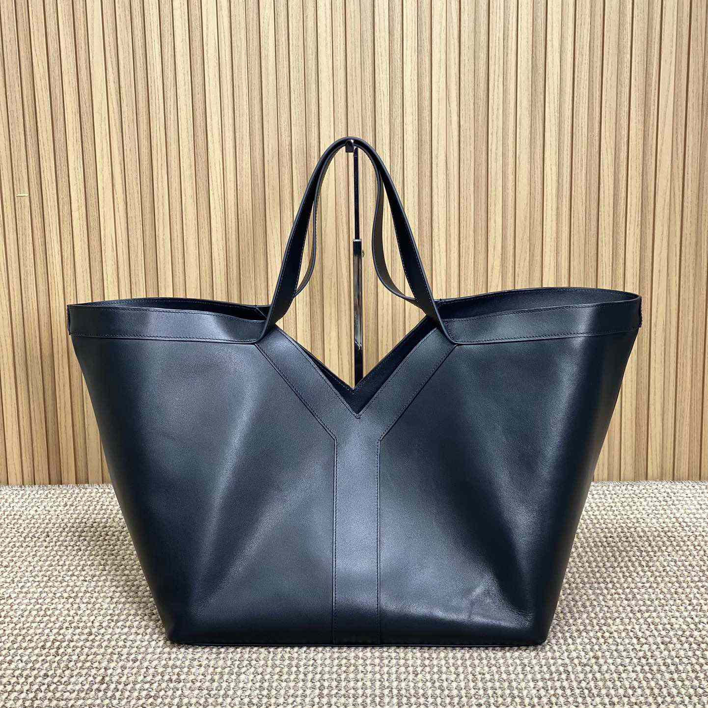 Saint Laurent Y Tote In Leather - DesignerGu