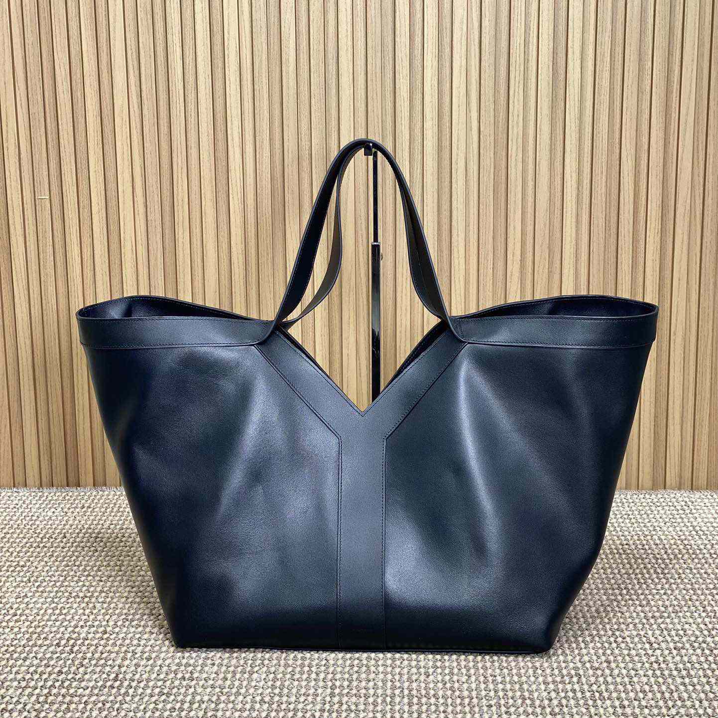 Saint Laurent Y Tote In Leather - DesignerGu