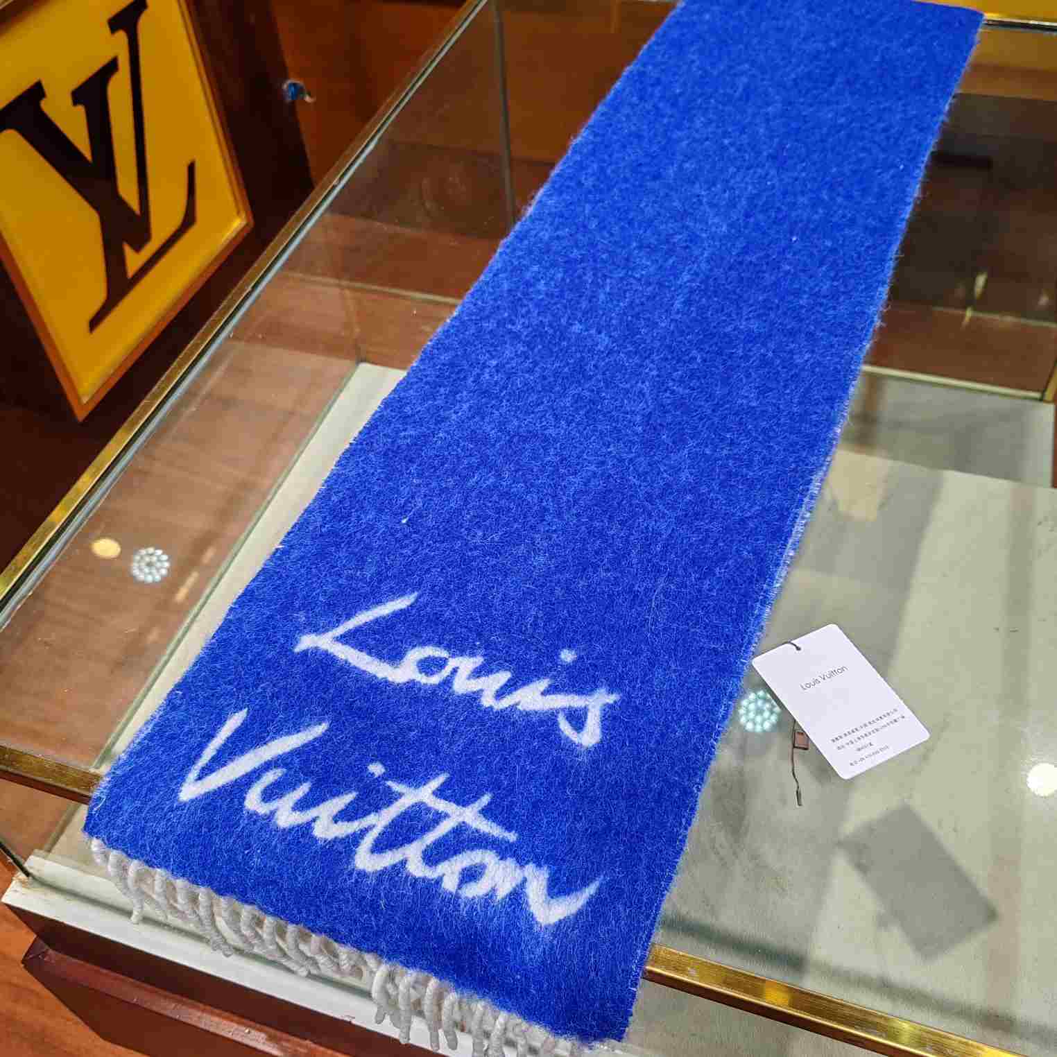 Louis Vuitton Fluffygram Scarf  M93339 - DesignerGu