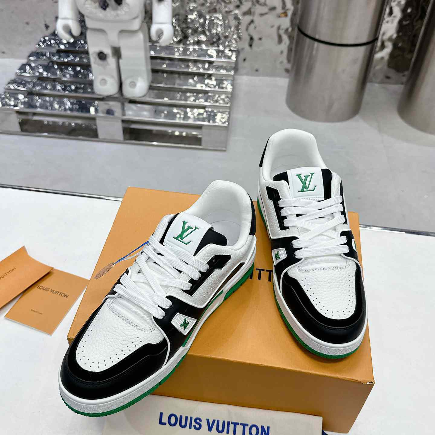 Louis Vuitton LV Trainer Sneaker  1ADDXU - DesignerGu