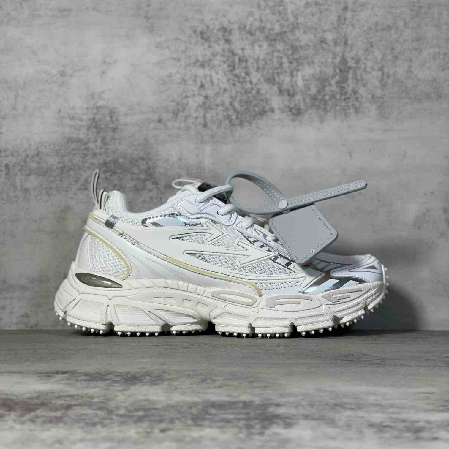 Off-White c/oVrgil Abloh™ Sneakers - DesignerGu