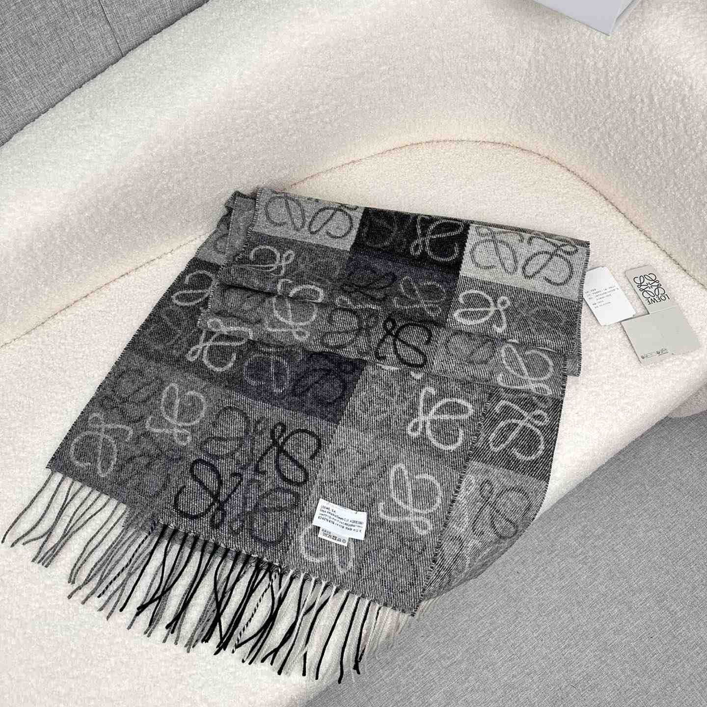 Loewe Scarf In Wool And Cashmere - DesignerGu