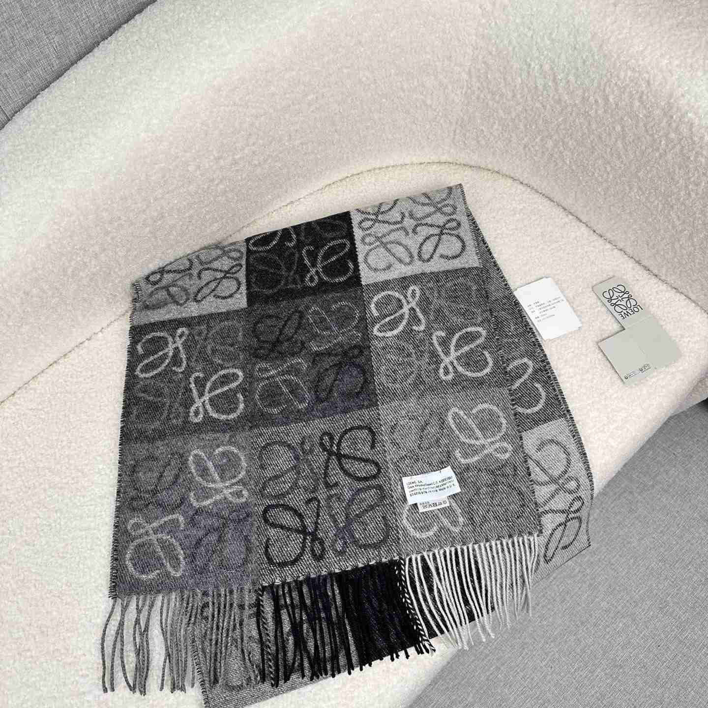 Loewe Scarf In Wool And Cashmere - DesignerGu