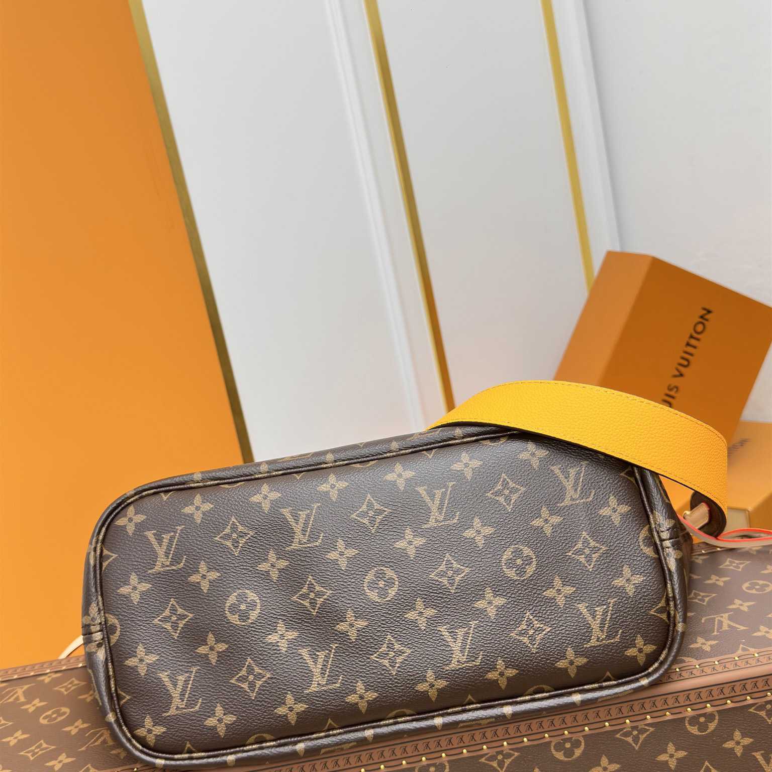 Louis Vuitton Neverfull Bandoulière Inside Out MM   M12096 - DesignerGu