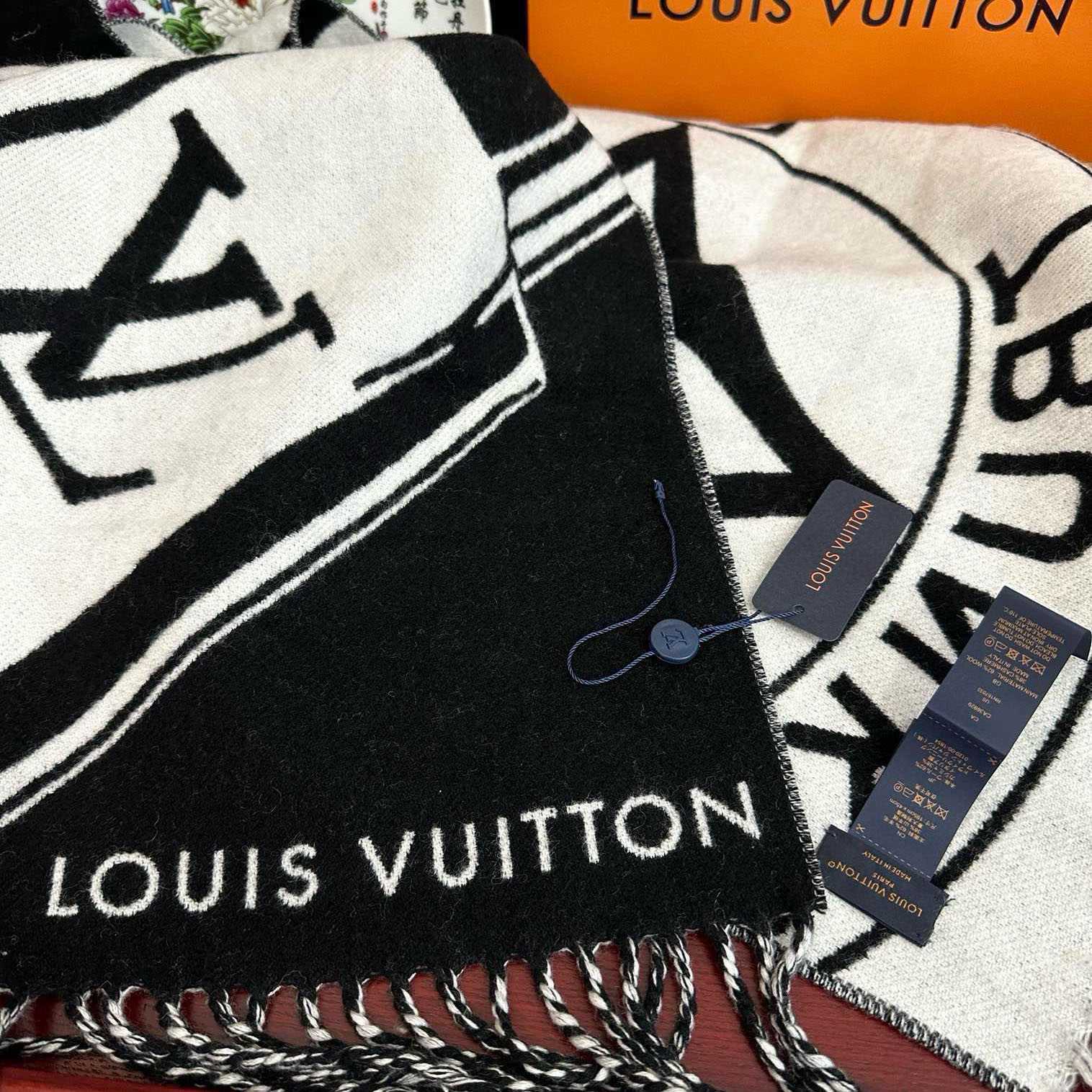 Louis Vuitton Lock And Keys Scarf  M92855 - DesignerGu