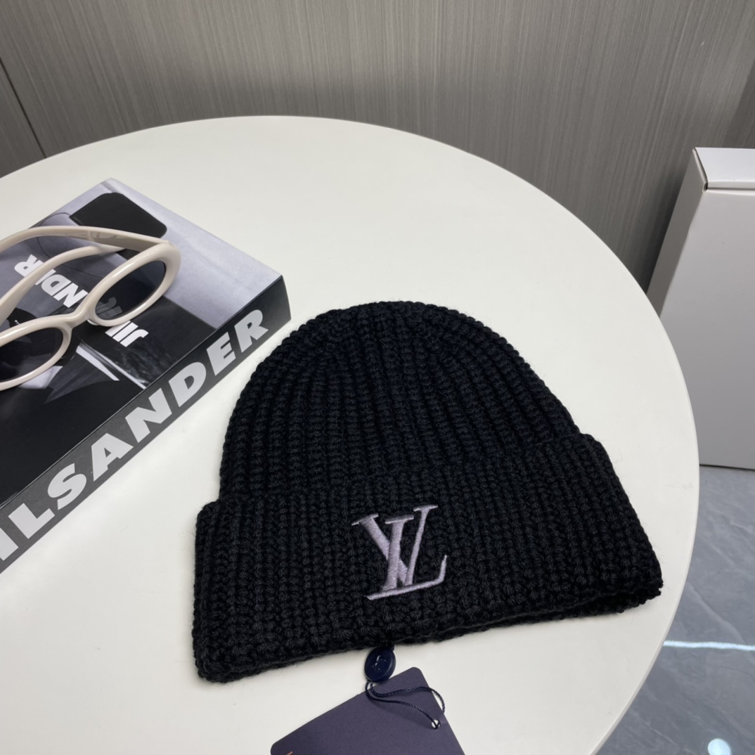 Louis Vuitton Beanie - DesignerGu