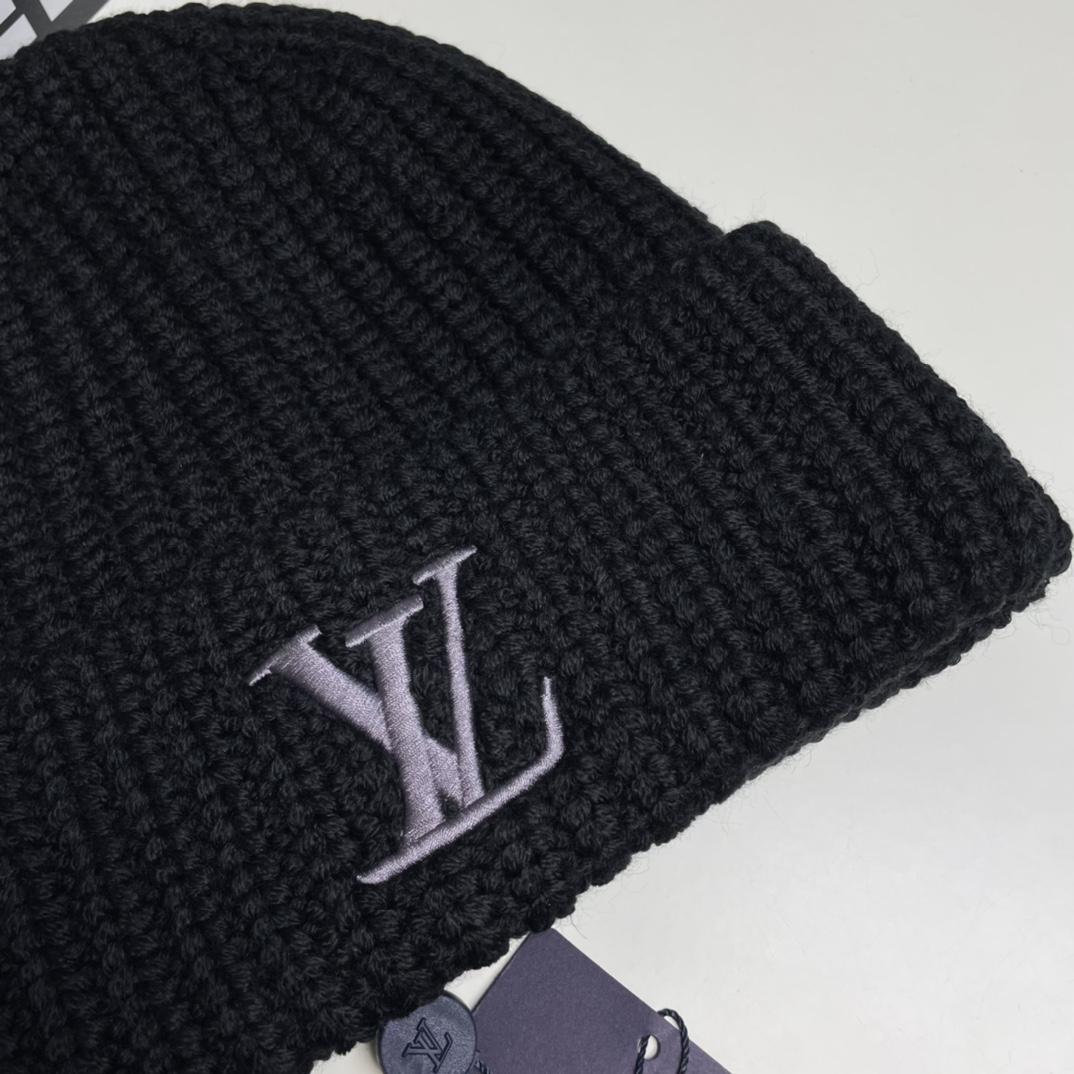 Louis Vuitton Beanie - DesignerGu