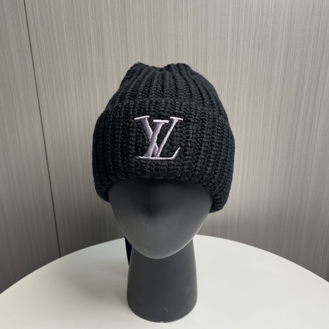 Louis Vuitton Beanie - DesignerGu