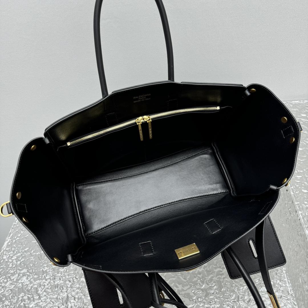 Balenciaga Bel Air Small Carry All Bag in black - DesignerGu