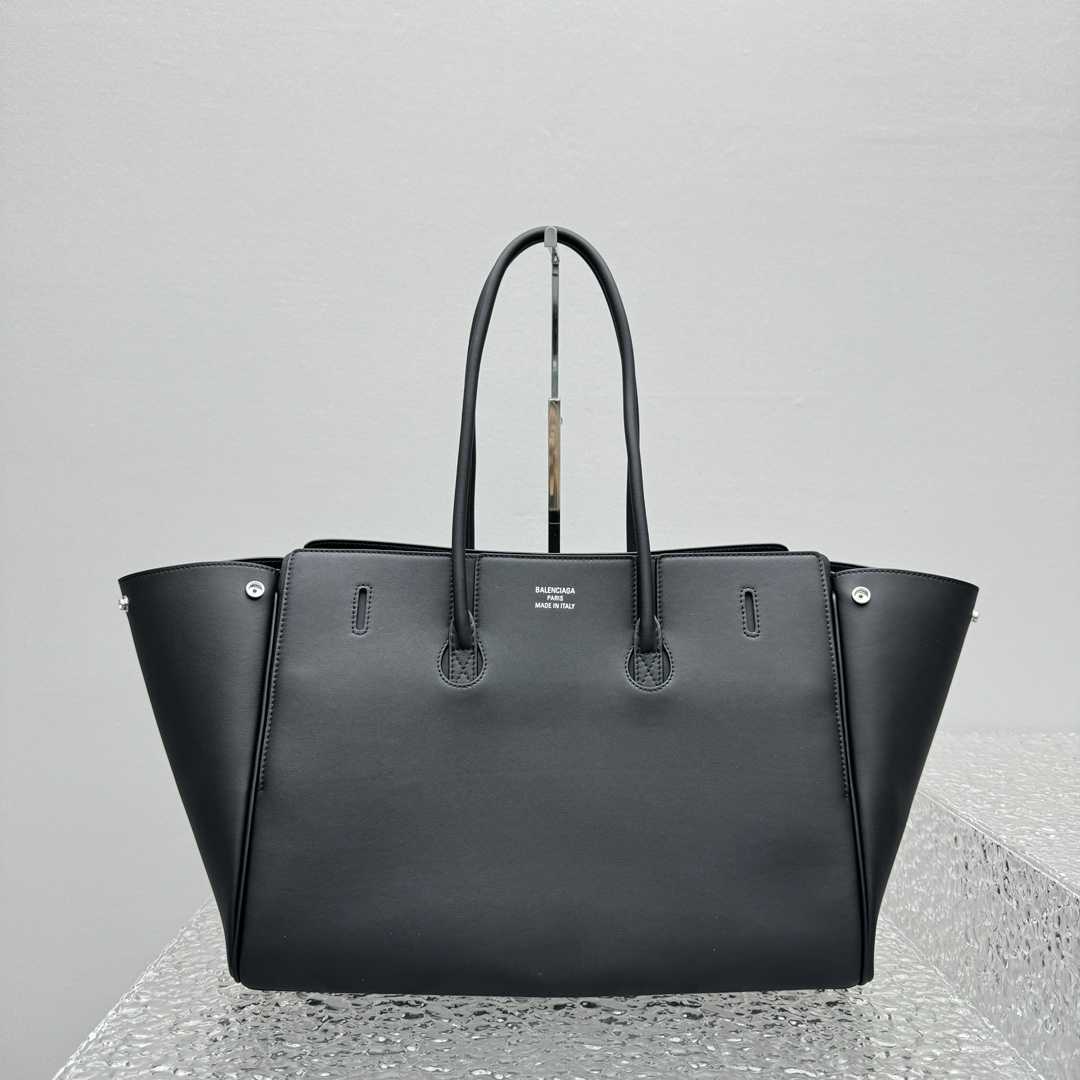 Balenciaga Bel Air Small Carry All Bag in black - DesignerGu