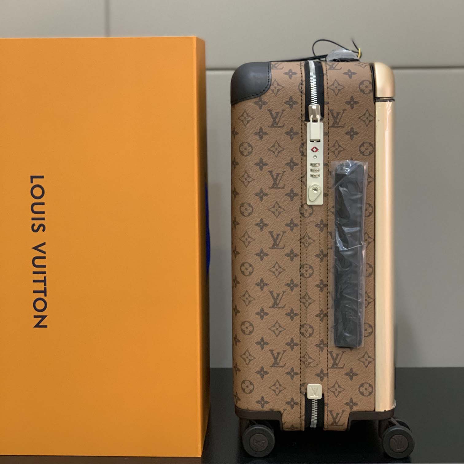 Louis Vuitton Horizon （38 x 55x 21 cm ） - DesignerGu