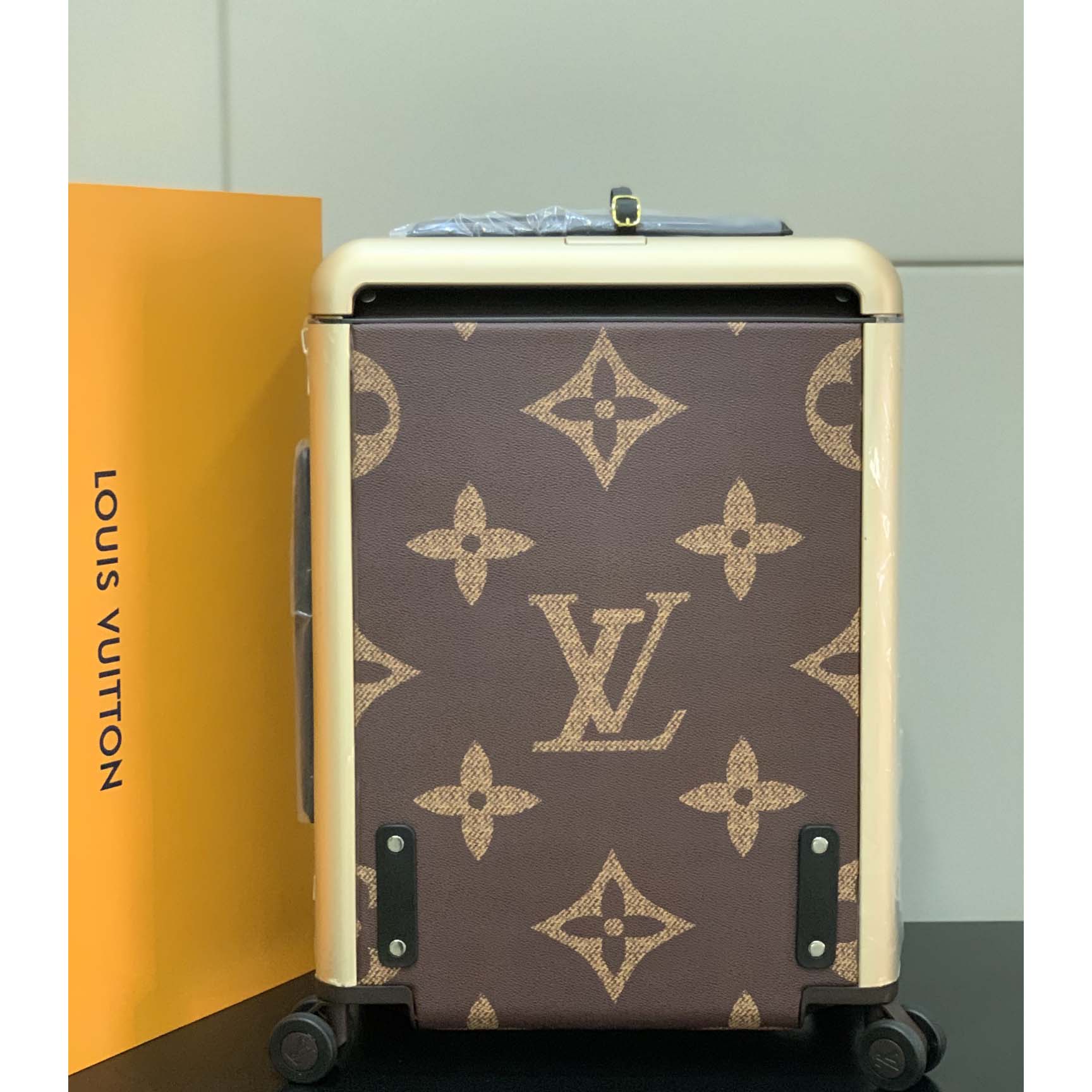 Louis Vuitton Horizon （38 x 55x 21 cm ） - DesignerGu