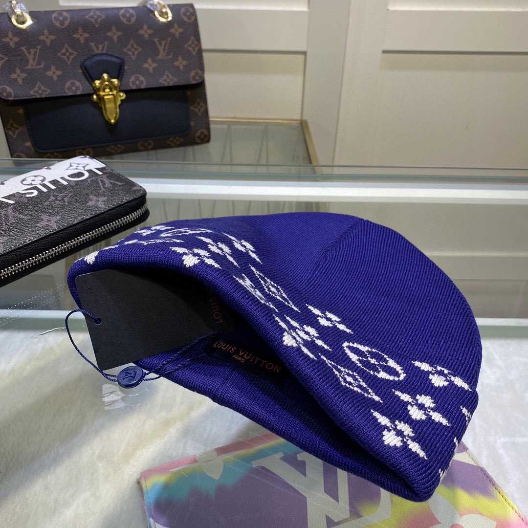 Louis Vuitton Beanie - DesignerGu