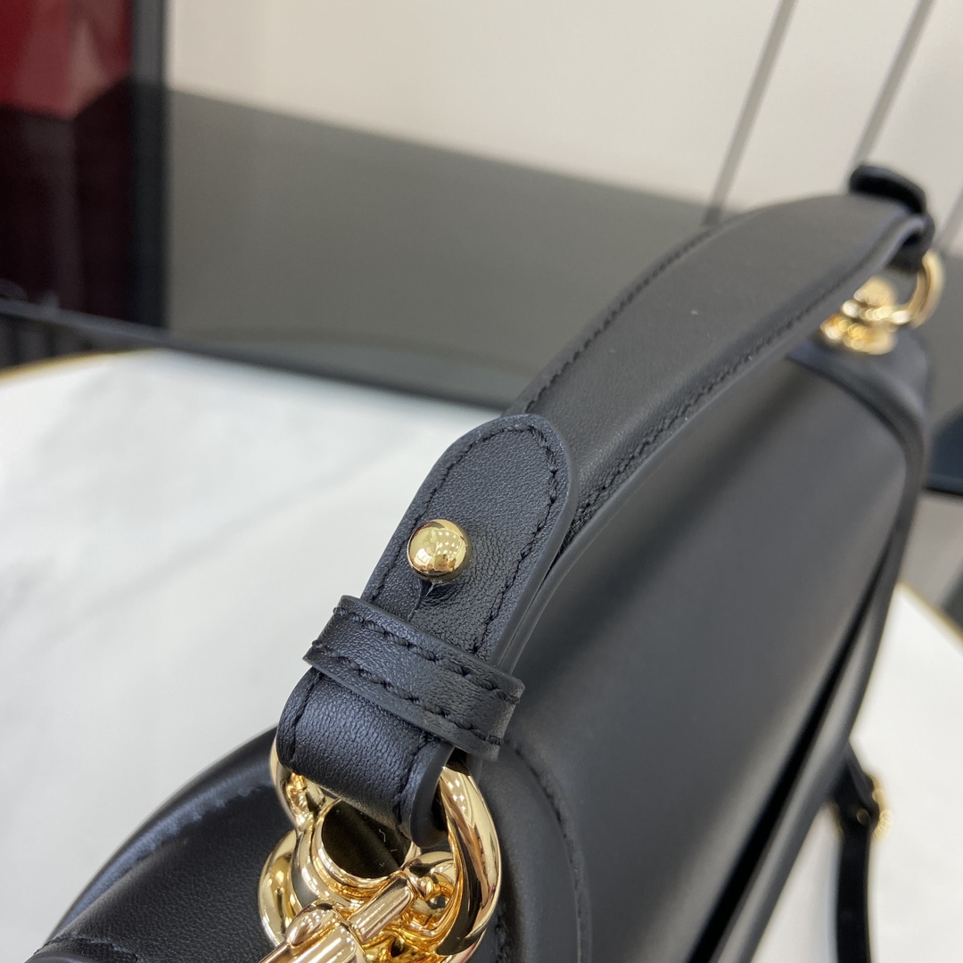 Gucci Blondie Medium Top Handle Bag - DesignerGu