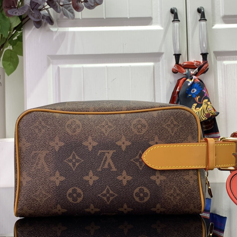 Louis Vuitton Locker Dopp Kit  M11765 - DesignerGu