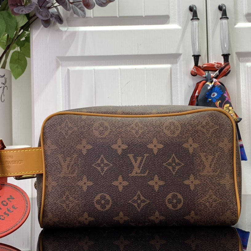 Louis Vuitton Locker Dopp Kit  M11765 - DesignerGu