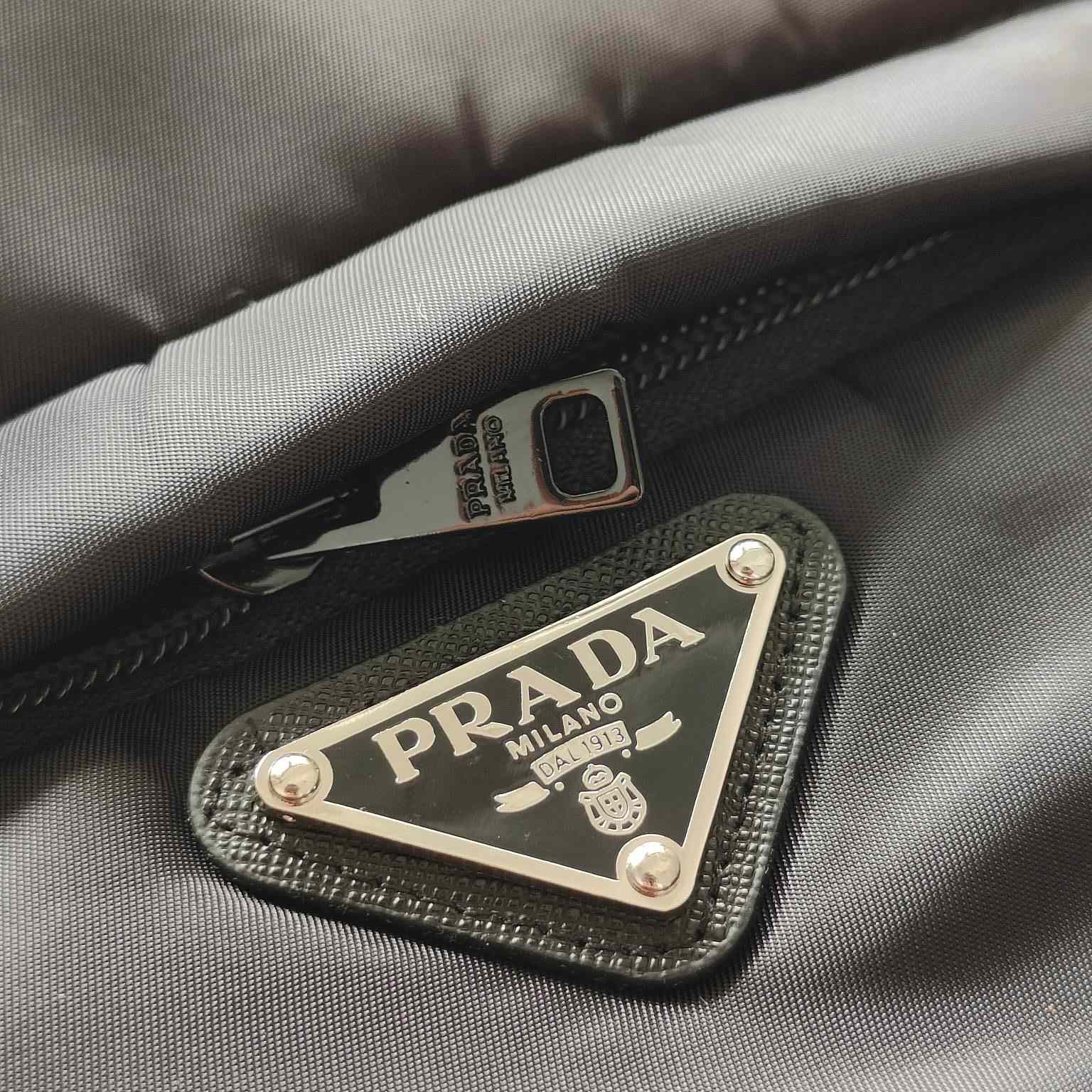 Prada Puffer Vest - DesignerGu