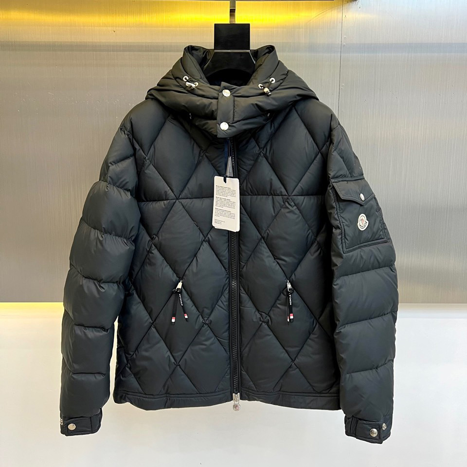 Moncler Averole Short Down Jacket - DesignerGu