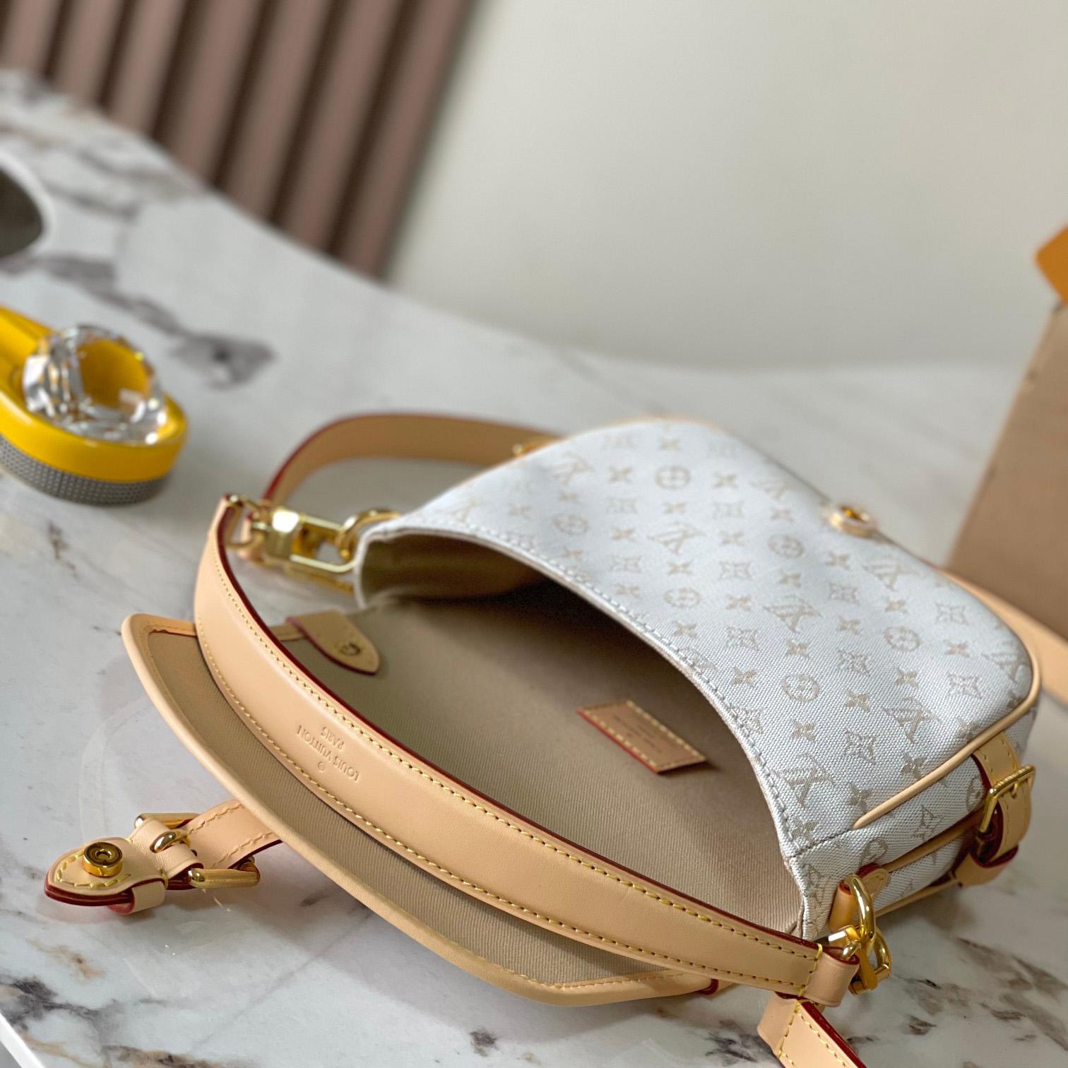 Louis Vuitton Saumur BB     M12327 - DesignerGu