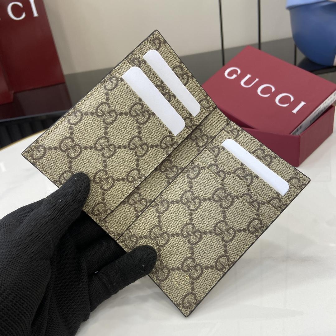 Gucci GG Emblem Bi-fold Embossed Card Case - DesignerGu