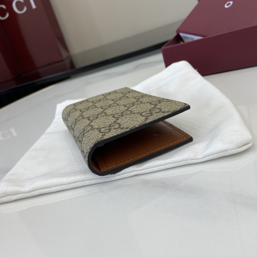 Gucci GG Emblem Bi-fold Card Case  - DesignerGu