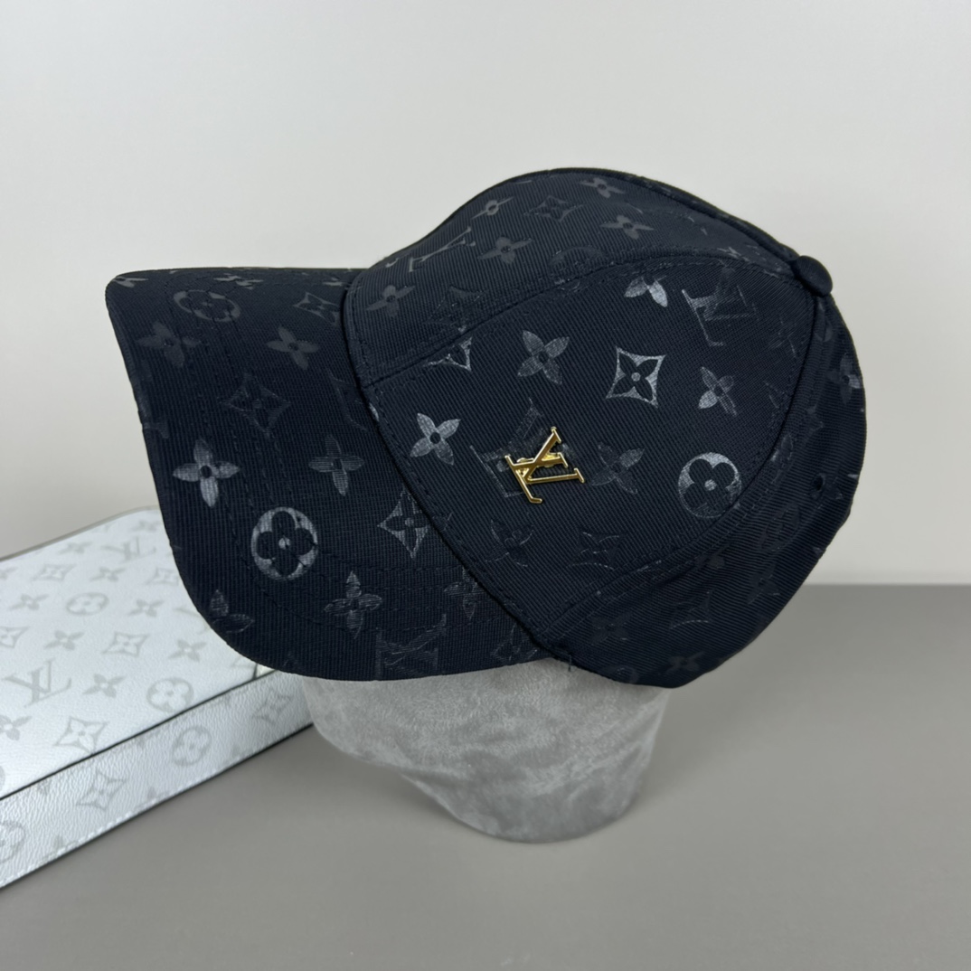 Louis Vuitton Monogram Cap - DesignerGu