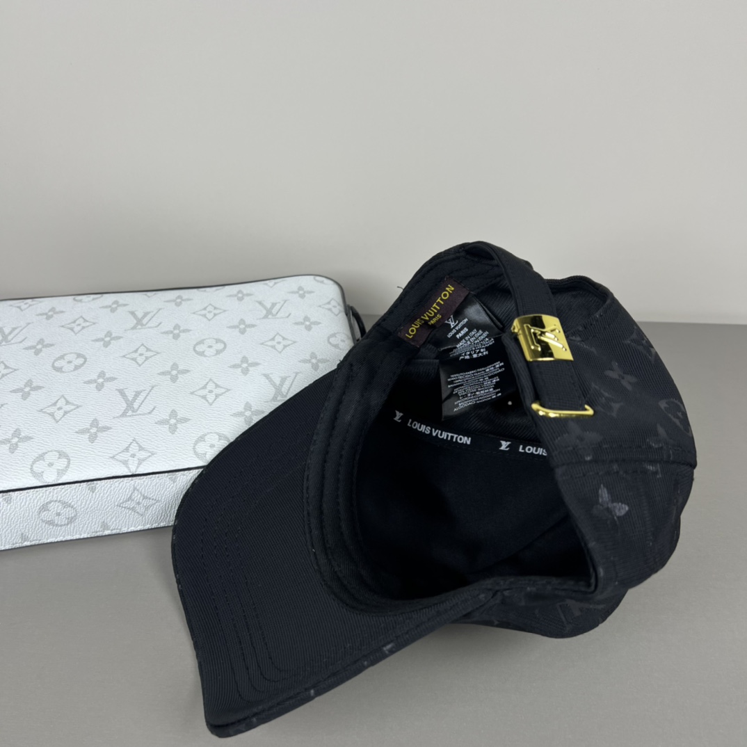 Louis Vuitton Monogram Cap - DesignerGu